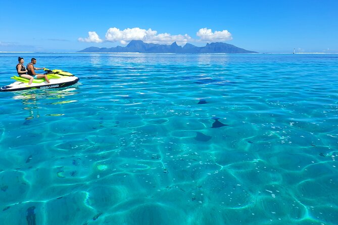 1-hour jet ski excursion in Tahiti - Following the guide through Tahiti’s lagoon