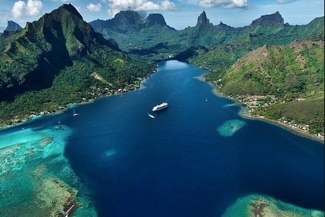 4x4 Moorea Safari Tours : With Hotel transfers - Belvedere Lookout and the two bays