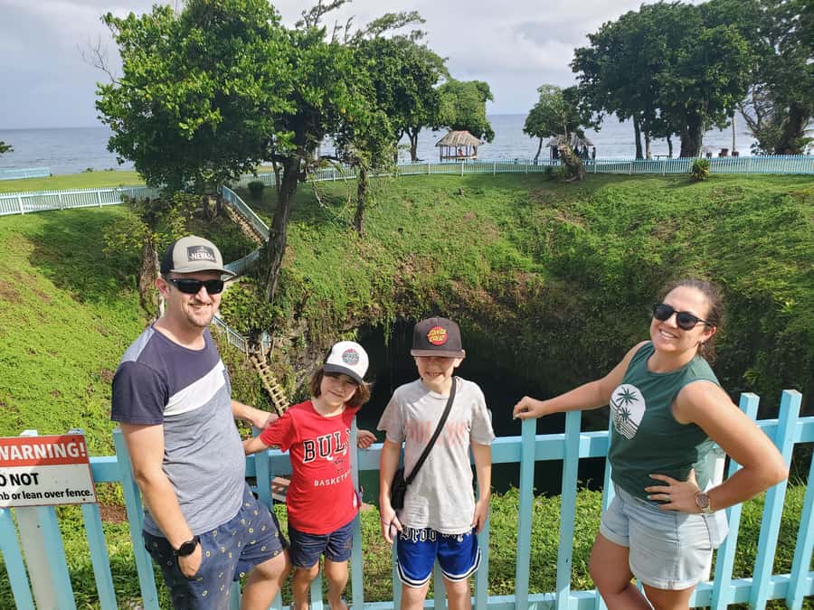 Adventour Samoa: Cruise Ship Excrusion(Highlight of Samoa) - Beaches, clear water, and waterfalls along the route