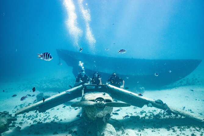 Baptism diving in the turquoise waters of Tahiti - The photo question: plan for memories, not guaranteed images