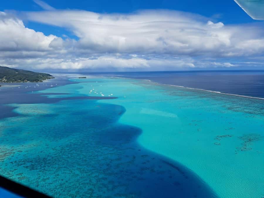 Bora-Bora 30 minutes private flight in light aircraft - Seeing Bora Bora from 400 meters