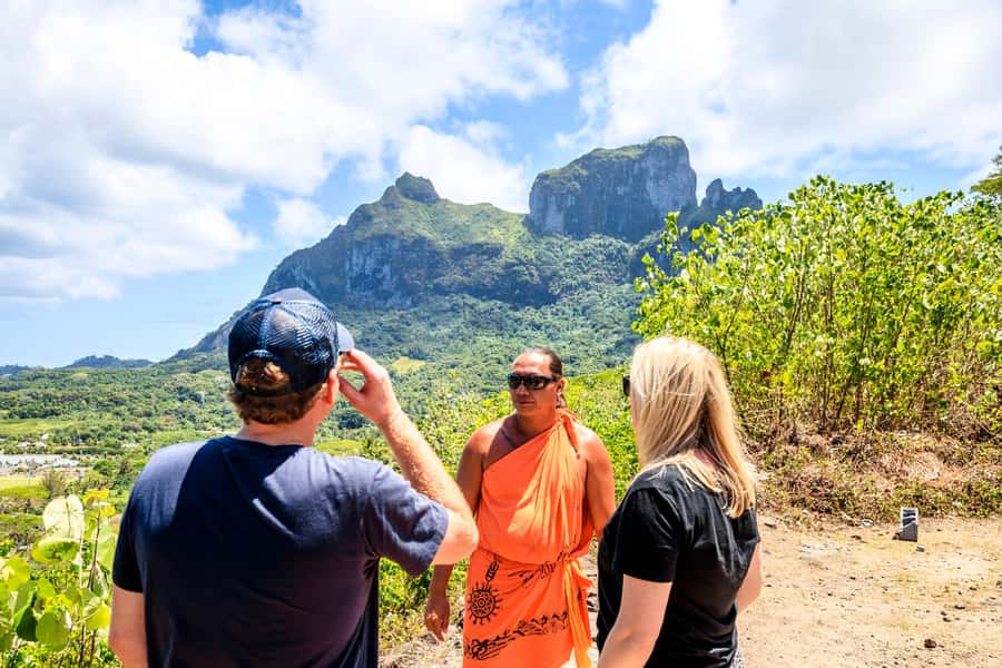 Bora Bora: 4WD History & Culture Tour - WWII cannons and Bora Bora’s 1942 chapter