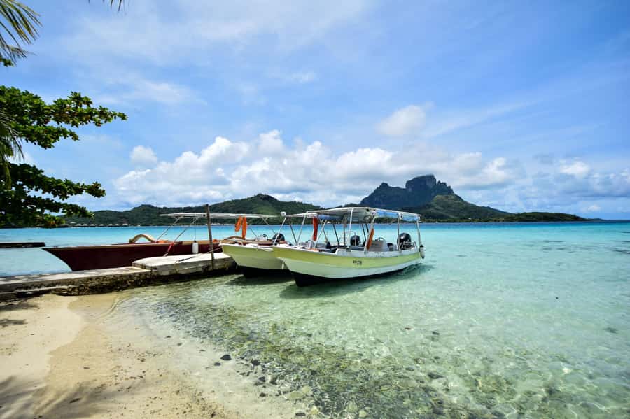 Bora Bora: 4x4 Safari with Snorkelling Combo Tour - A boat ride that keeps the lagoon in view