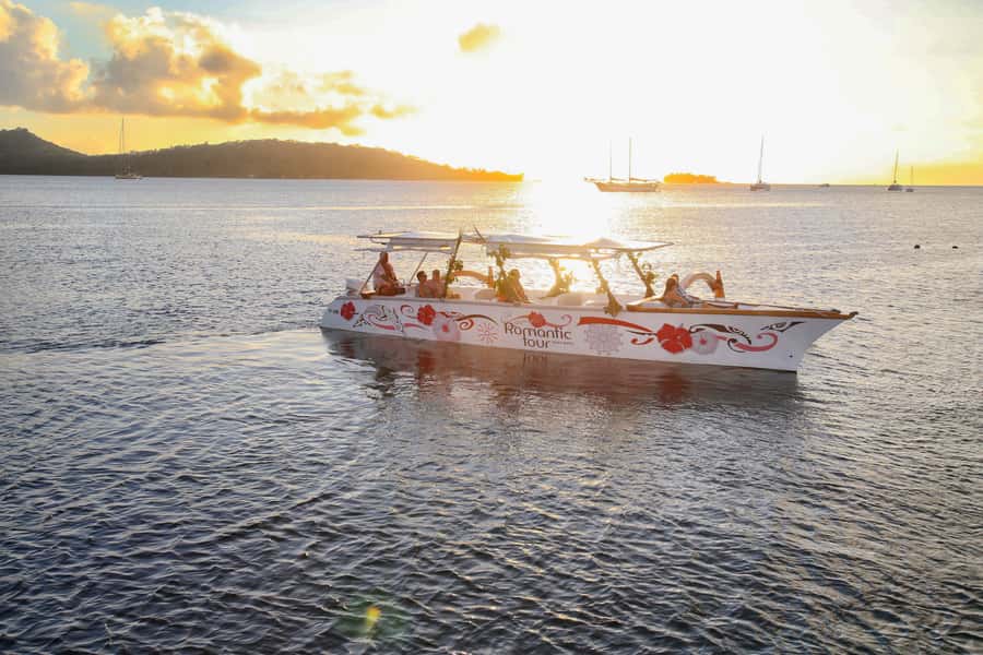 Bora Bora: Combo Sunset Cruise & Romantic Dinner at St James - Leaving your hotel for the lagoon