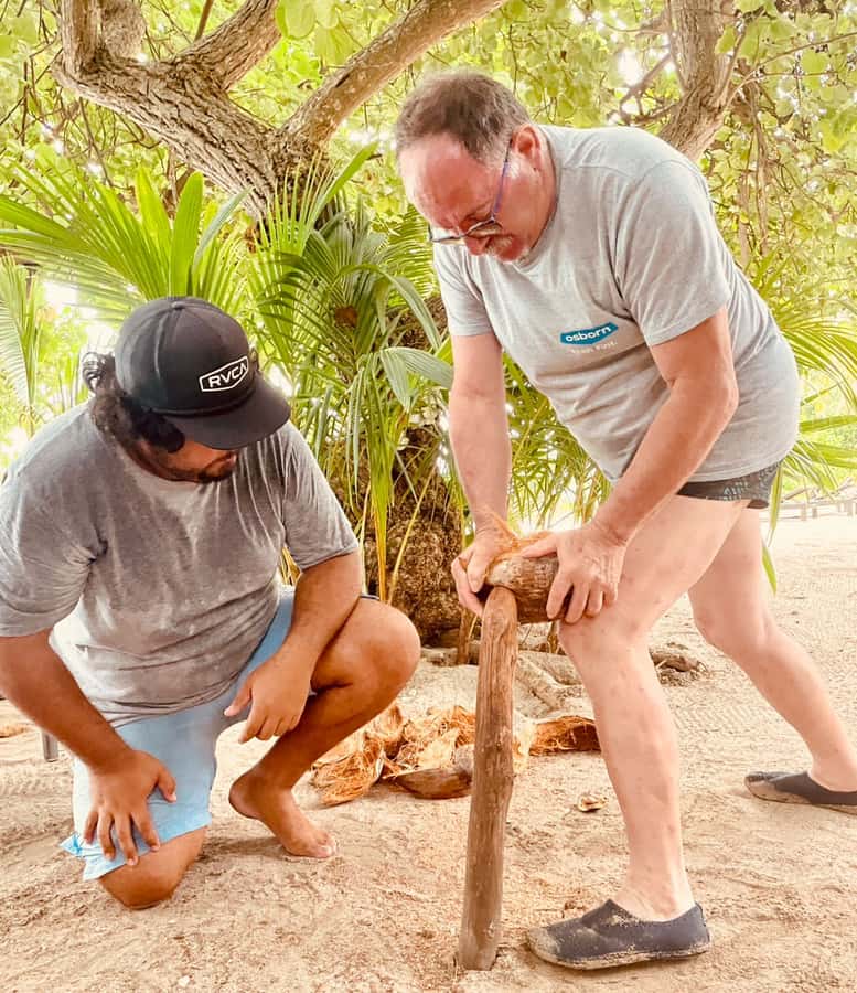 Bora Bora: Full day Lagoon Safari & Lunch on a Motu - ST - A Polynesian lunch on a palm-fringed motu