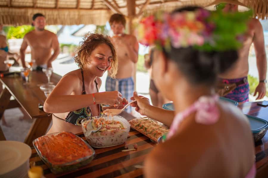 Bora Bora Luxury Tour and Beach Picnic - A motu lunch with Mount Otemanu in view