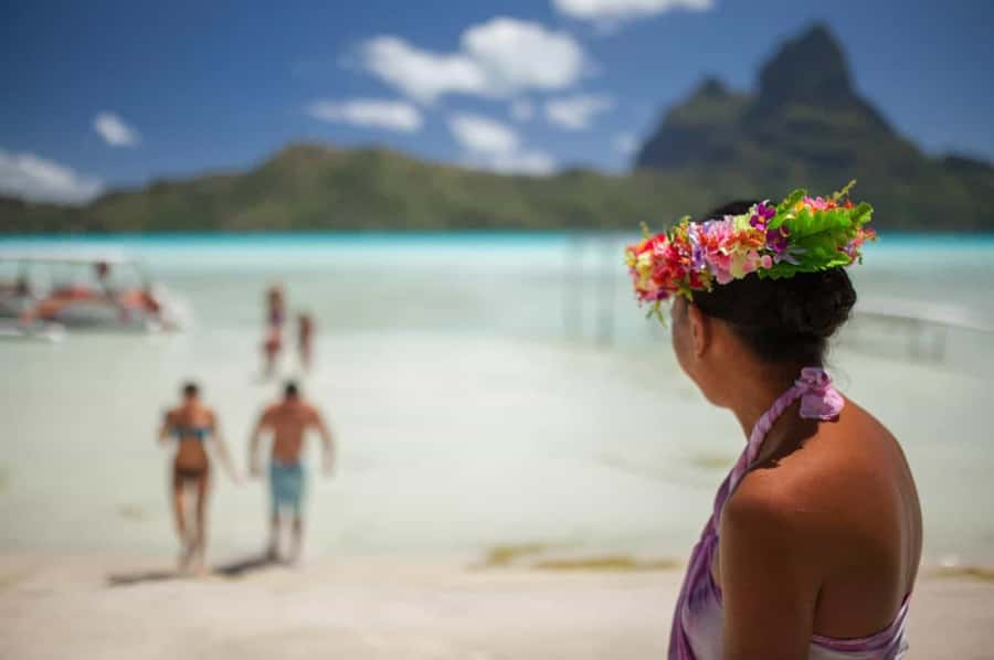 Bora Bora Luxury Tour and Beach Picnic - The guides add personality to the day