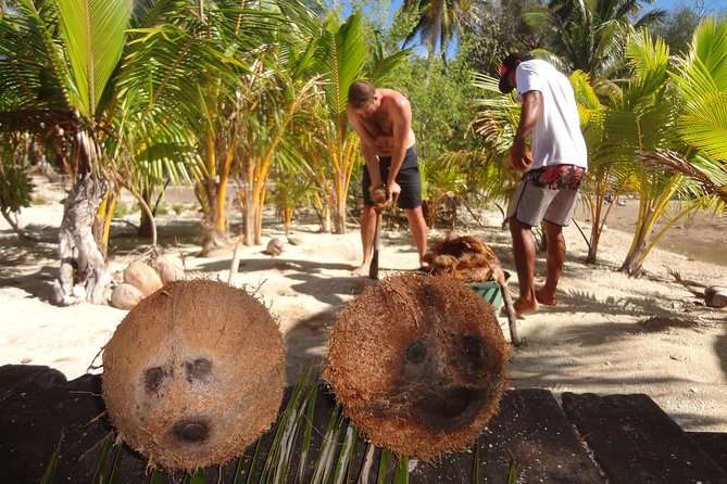 Bora Bora Moana Jet Ski - Coconut opening and the human side of the tour