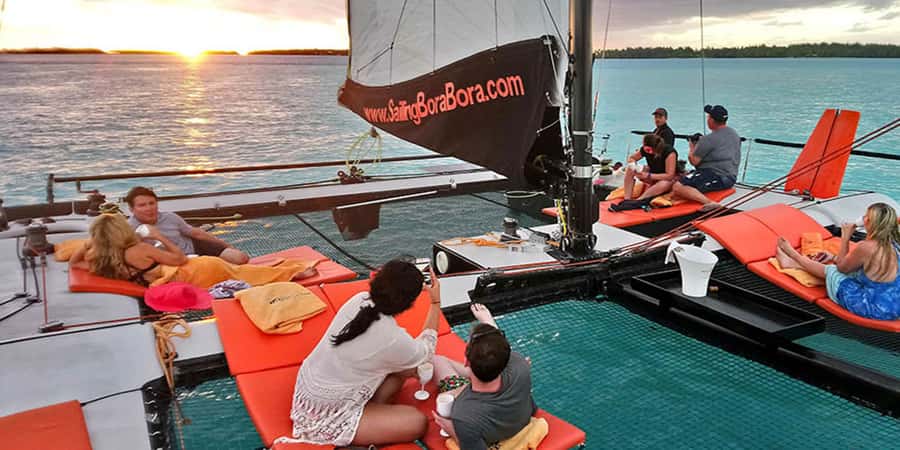 Bora Bora: Sunset Catamaran Cruise with Snacks and Drinks - Clear water, steep mountains, and changing light