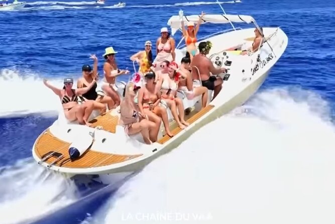 Crazyseahorseborabora Comfortable boat , sensational snorkeling . - Coral Gardens and Tropical Fish