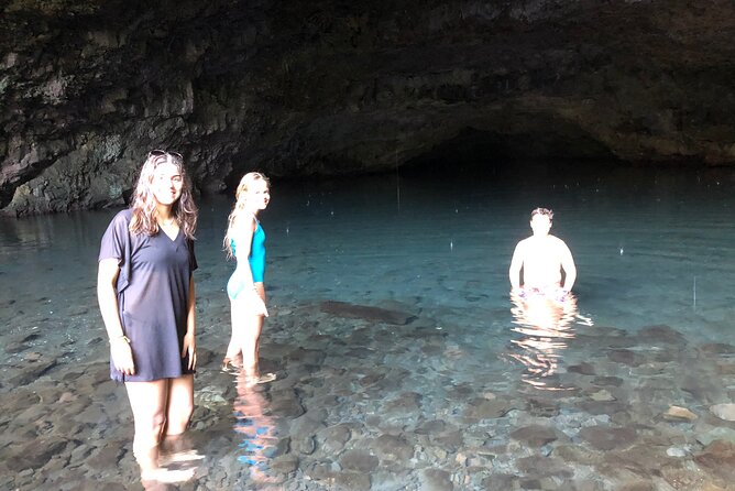 Discovery of Tahiti Nui Island - Transport, group size, and the cruise-ship problem