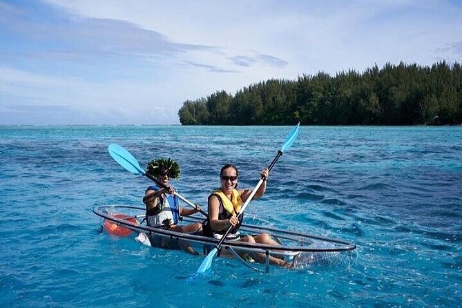 Eco guided excursion to the lagoon of Moorea in transparent kayak 1/2 day morning - What happens at Tiahura at 8:00 a.m.