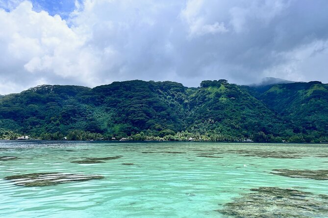 Excursion to discover the authentic Tahiti Peninsula 4:00 - Snorkeling in the Tahiti Iti lagoon