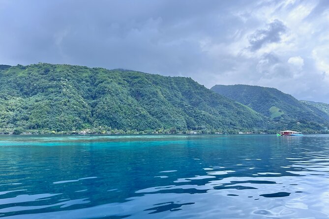 Excursion to discover the authentic Tahiti Peninsula 4:00 - Teahupo’o, Tahiti’s famous wave