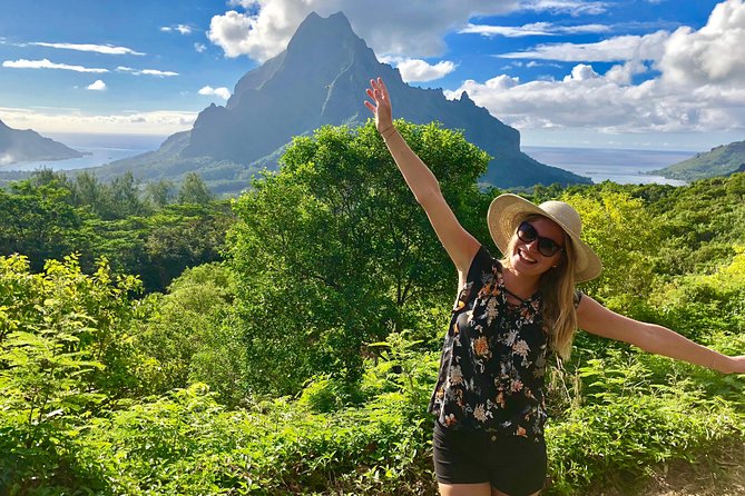 Franckyfranck Tours Moorea - Half day Tours - The tropical garden introduces vanilla and local plants
