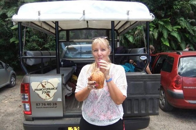 Franckyfranck Tours Moorea - Half day Tours - Magic Mountain gives you the postcard view