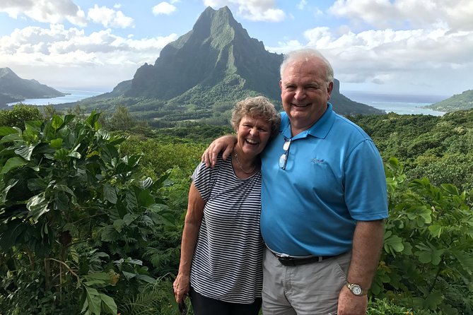 Franckyfranck tours Moorea - Tours privés // Private half day tours - Magic Mountain for a wider view of Opunohu Bay