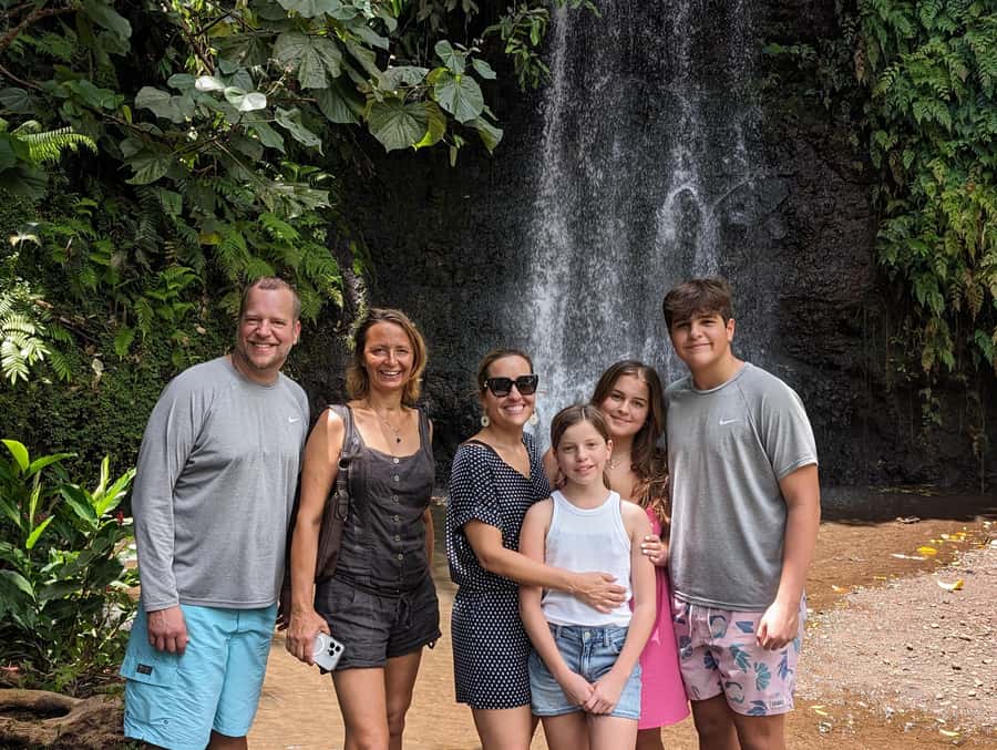 From Papeete: Tahiti Highlights Full-Day Private Tour - Maraa Caves bring a cool pause