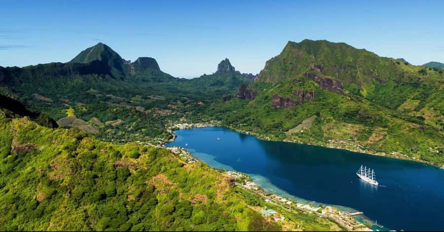 Half day Private tour of Moorea Safari Albert Pick up hotel - Why a private 4x4 is a smart way to see Moorea