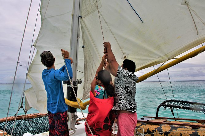Introduction to sailing and discovering the lagoon - The lagoon stops: sandbanks, reef life, and special places