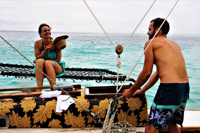 Introduction to sailing and discovering the lagoon - Who will enjoy this Moorea sailing trip?