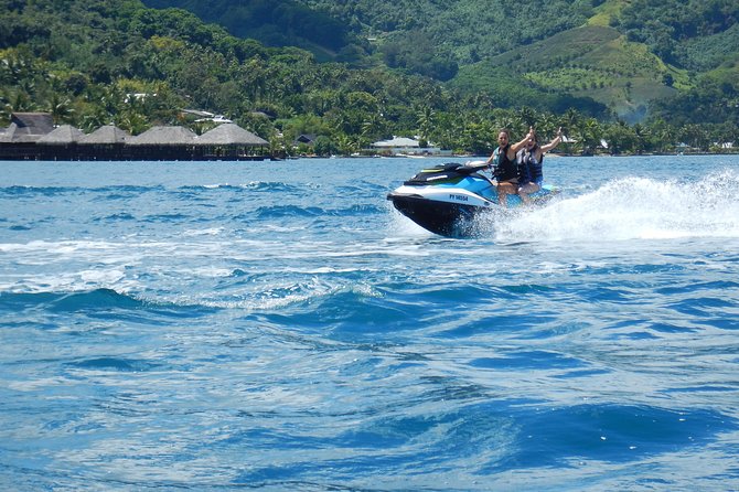Jet-Ski Découverte 1H00 Jet Ski excursion to Moorea (Single or two-seater) - The stingray and black-tip shark stop
