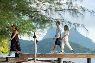 Luxury Private Sunset Cruise and Motu Dinner in Bora-Bora