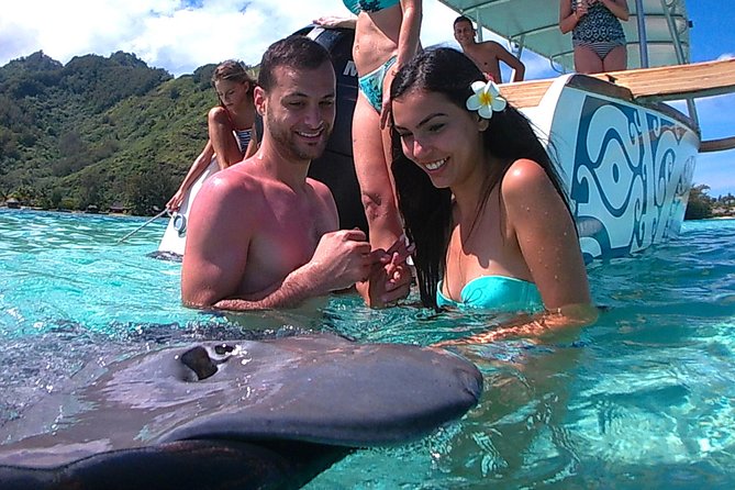 Moorea 6-Hour Snorkeling and Lunch Shared Tour - Landing on a tiny motu for lunch