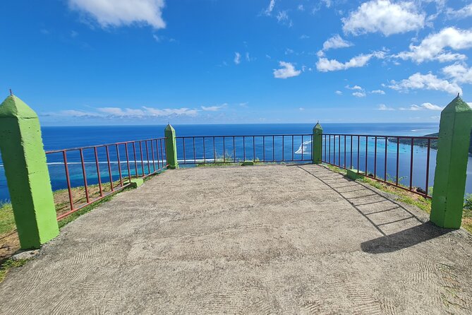 Moorea Aito 4WD Safari Tour - Half day - Belvedere Lookout over two famous bays