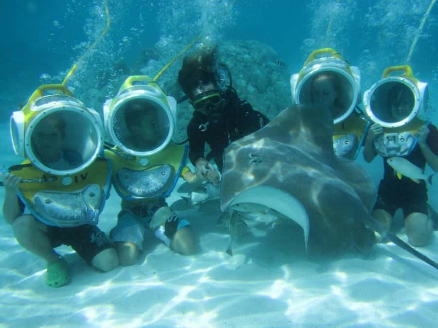 Moorea: Aquablue Helmet Underwater Walking Experience - Getting ready for the 12-foot descent
