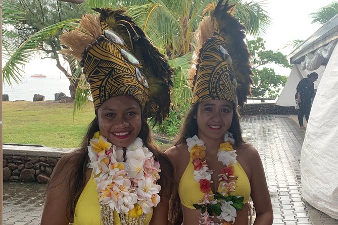 Moorea Cruise Ships: 4x4, Belvedere, Pineapple, & Magic Mountain - Pineapple fields, ‘Opunohu Bay, and the farming side of Moorea