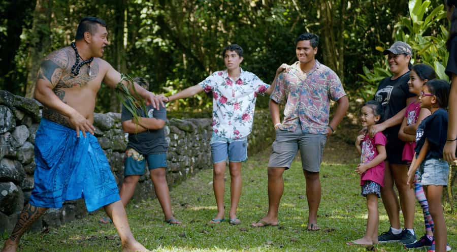 Moorea: Half-Day Open-Air 4WD Safari with Hotel Transfers - The river eels are more than a quick photo stop
