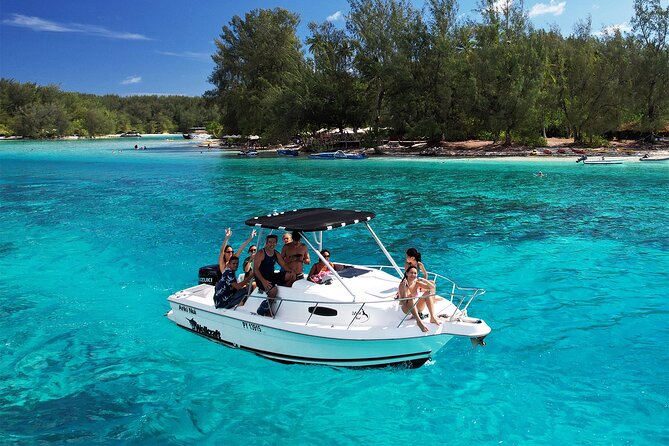 Moorea: Private 4-Hour High-End Boat Excursion - Along the reef and through the south coast passes
