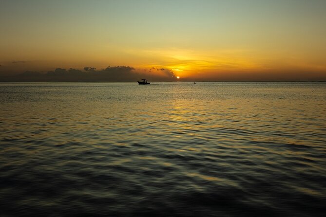 Moorea Sunset Boat Trip - Cocktails, snacks, and a friendly crew