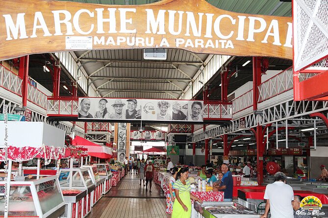 Papeete Market Place - Buying food and souvenirs without rushing