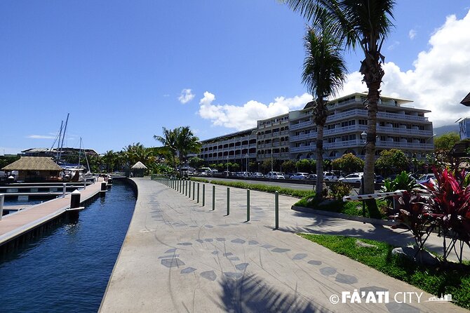 Papeete Walking Tour - Tahiti - Stop two: Mairie de Papeete