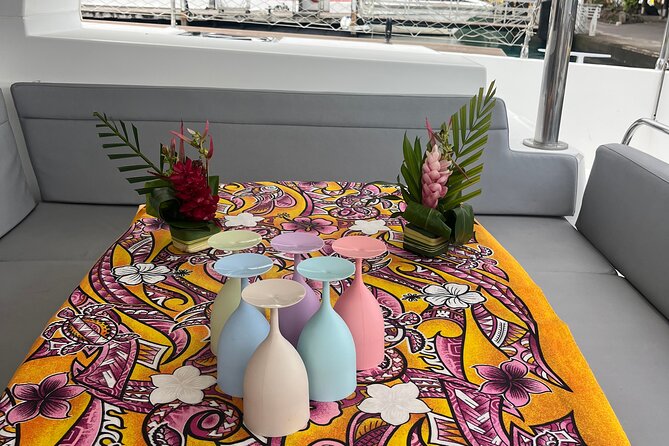 Polynesian atmosphere in Bora Bora Lagoon, Tapas and Cocktail - Who will enjoy this sunset cruise most?