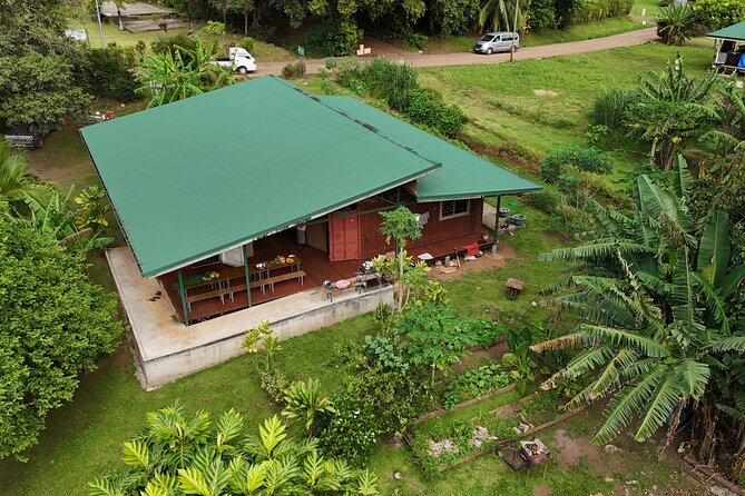 Polynesian culinary experience - Building a Polynesian meal by hand