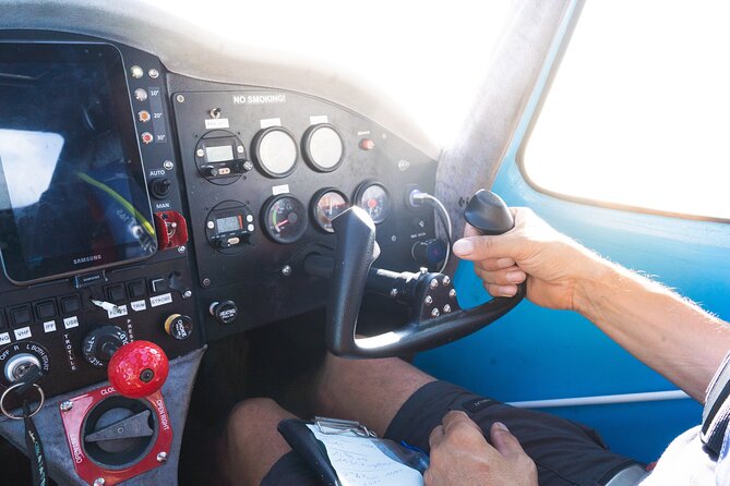 Private 30-minute flight downwind of Huahine - Meeting at Huahine airport