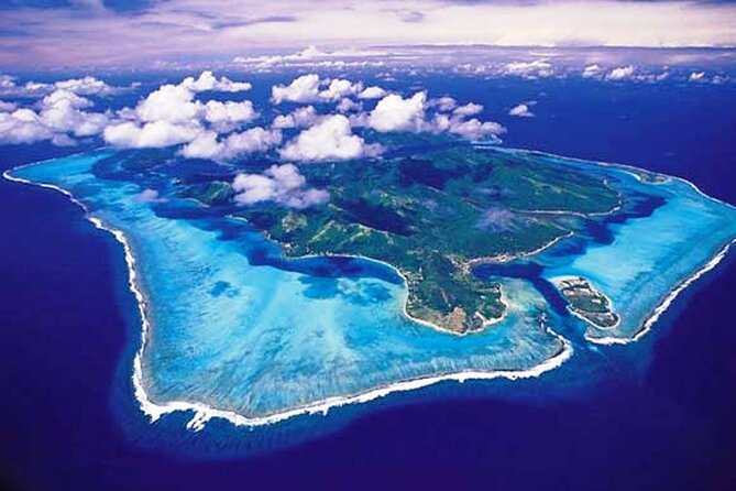 Private 30-minute flight downwind of Huahine - Why a private flight changes the experience