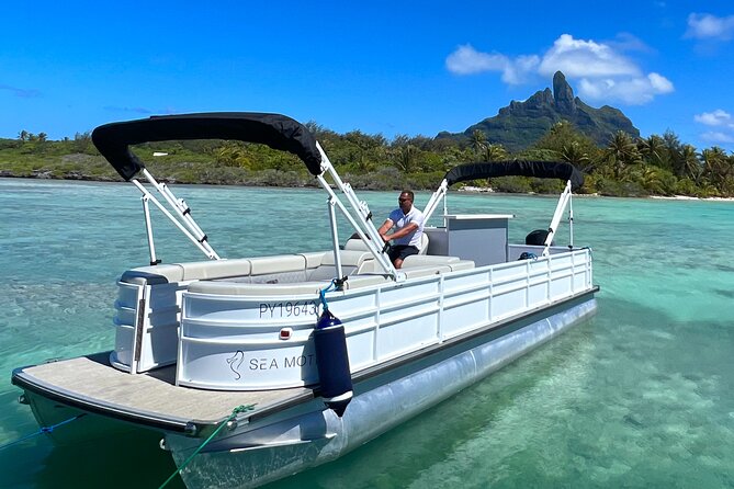 Private Lagoon Tour on a Prestigious Pontoon Boat in Bora Bora - Looking for Manta Rays in the Lagoon