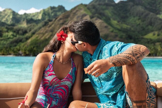 Private lagoon tour (rays, sharks, turtles) by boat in Moorea - Opunohu Bay from the water