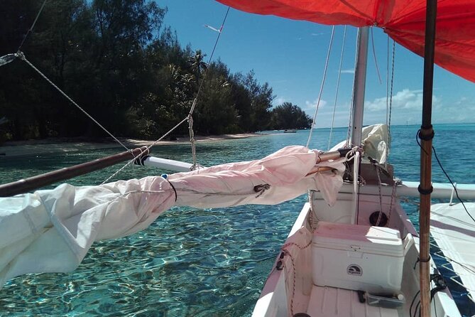 Private Moorea Discovery Half-day Sailing - Captain Herve and the feel of the commentary
