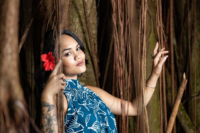 Private Photo Session on The Island of Moorea - How the photographer directs the shoot