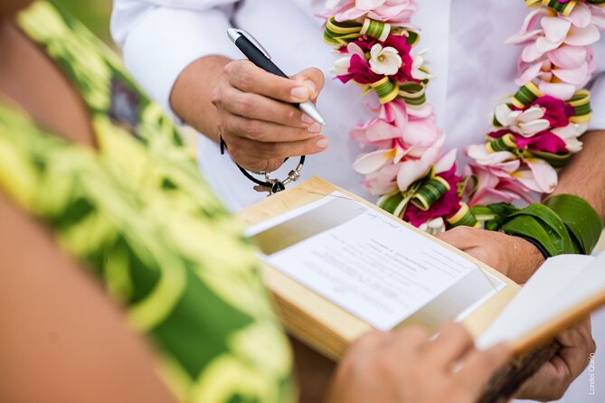 Professional Photo Shooting in Moorea, unique session adapted - Is $303.66 good value for your group?