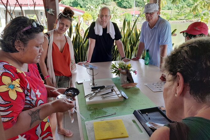 Raiatea-Beautiful Black Pearl of Tahiti and the Vanilla of Tahaa - Guide quality and communication