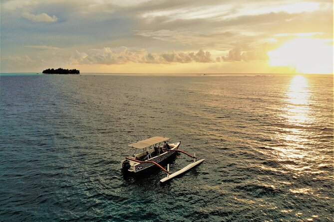 Romantic Private Sunset and Motu Dinner for Two - The price makes the details worth checking