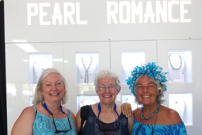 Scenic Shopping Tour from cruise ship - A practical introduction to Moorea’s shopping side