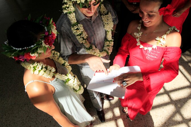 Shared Transfer: Tahiti Airport to Hotel or Cruise Port - How staff handle delays and airport problems