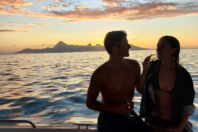 Sunset Cruise in Tahiti - Snorkeling with fish, rays, and turtles